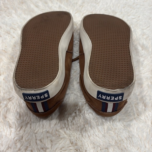 Sperry sneakers leather uppers. Gently worn shoe soles Great condition overall. - Picture 4 of 6